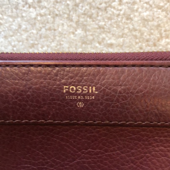 Fossil zip around wallet - Picture 2 of 4